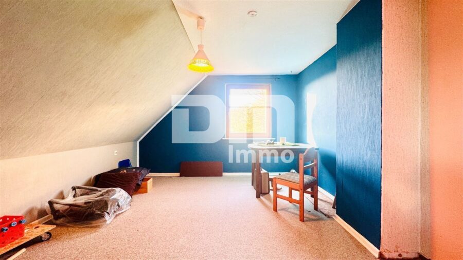 Ein-bis Zweifamilienhaus mit Anbauten auf 1.250 m² Traumgrundstück mit Panoramablick - Bestand OG / DG Schlafzimmer 2 / Kind